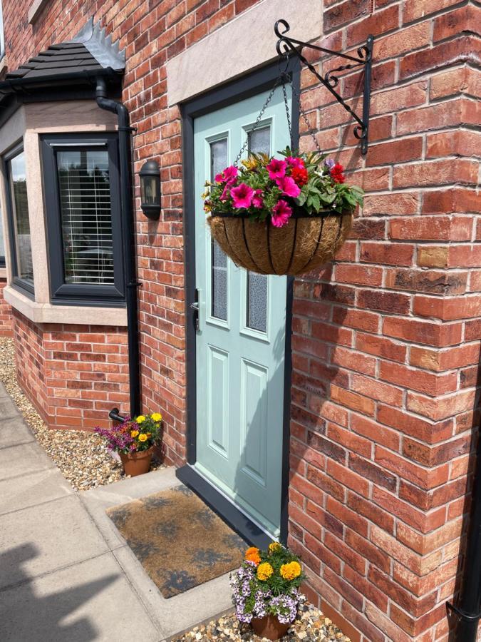 Abbey'S Inn Cheadle  Kültér fotó