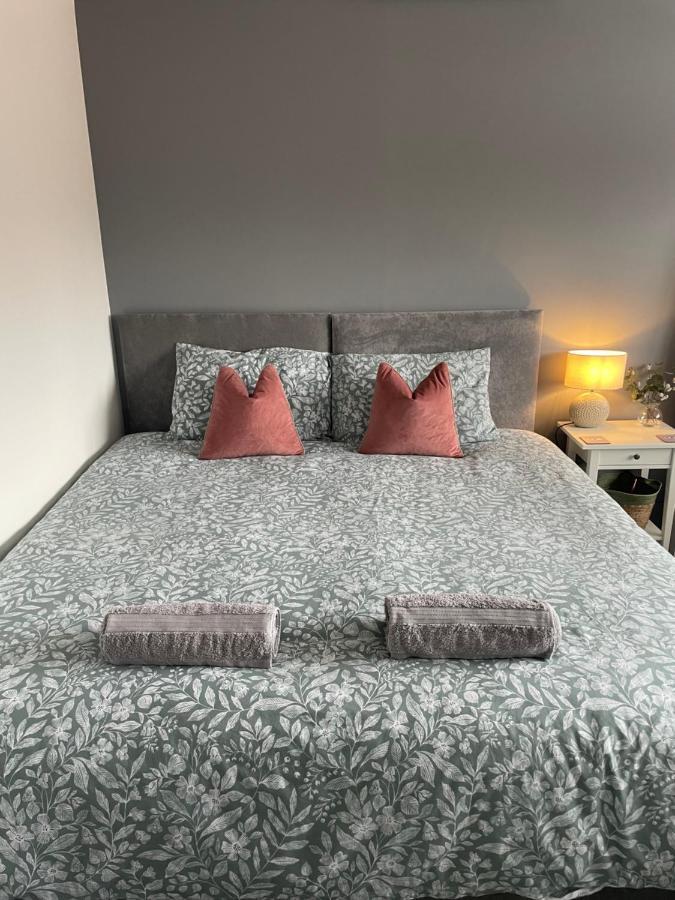 Abbey'S Inn Cheadle  Kültér fotó